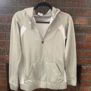 Nike therma-fit half zip hoodie in gray and white size S